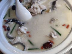 鱼钩鱼炖汤-老阿爸鲜鱼土菜(昆山花桥店)
