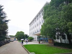 正门-华东理工大学徐汇校区-图书馆