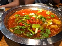 老凯俚酸汤鱼-野山舂·贵州现舂酸汤火锅(鸿通城店)