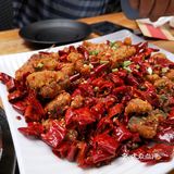 坐在了院子里，夏天在院子里还是很舒服的