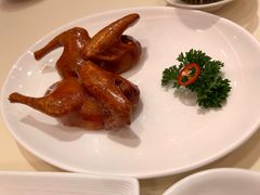 玻璃脆皮妙龄乳鸭-利苑酒家(华熙国际店)
