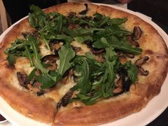 菌菇披萨-WOLFGANG PUCK KITCHEN & BAR(迪士尼小镇店)