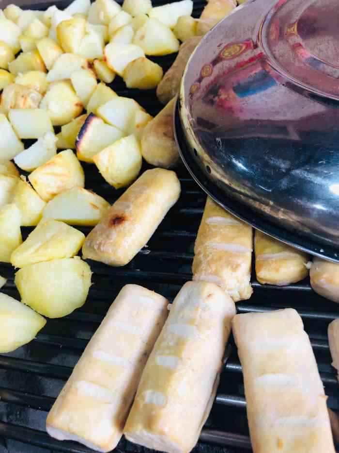 阿黑哥花腰彝家小吃-"阿黑哥是一家经常来的小吃店 里面的烤豆腐.