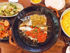 -阿瓦山寨·湘菜现炒·剁椒鱼头王(咸阳总店)