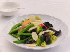 橄榄油炒时蔬-品海楼·大连海王海肠捞饭·海胆饭(东港店)