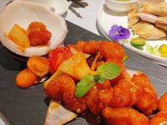 椰果酸甜咕唠虾-闻见中国海南菜(K11店)