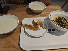 -弄堂咪道-饭香·面香·馄饨香(汇锦广场店)