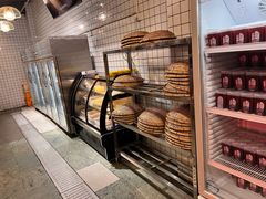 面包甜点陈列柜-德四家·傣族风味烧烤(金实店)