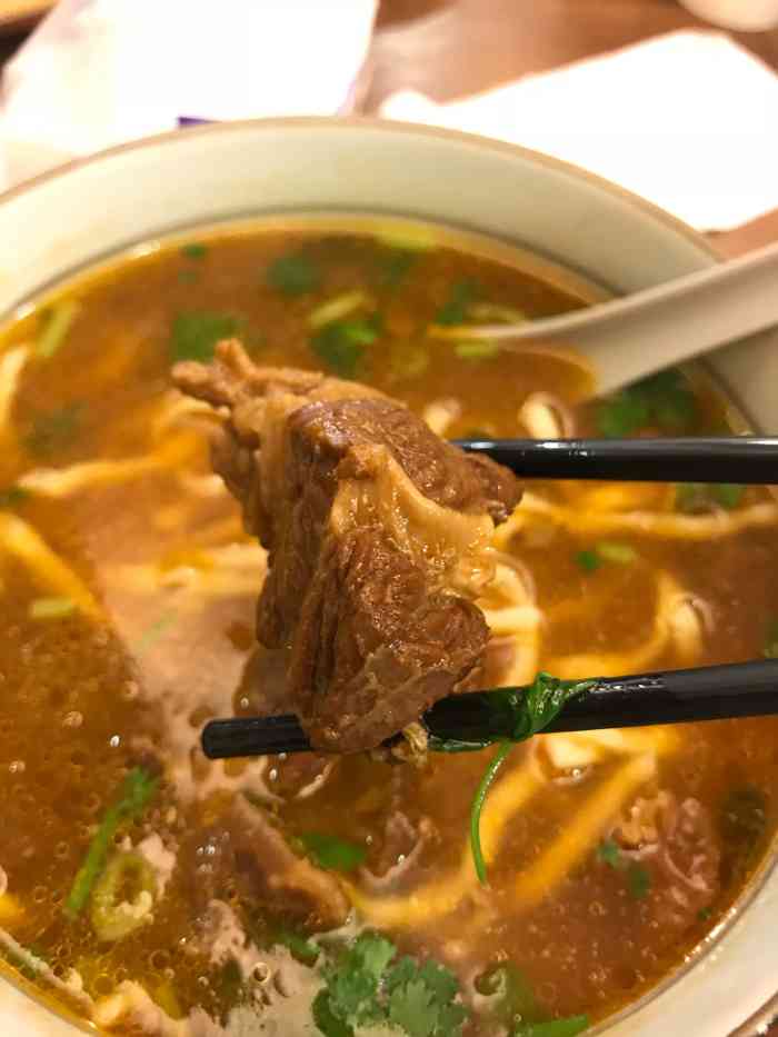 老乡牛肉面-"民宿放下行李饥肠辘辘的跟着谷歌地图寻到这.