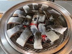 -围炉肉舍•炭烤活鳗•丹东海鲜烤肉(步行街店)