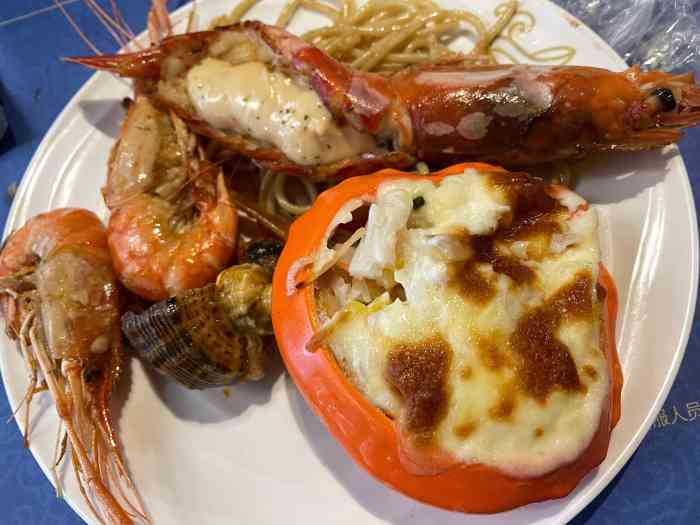 鲸鱼岛鲜活海鲜涮锅自助(大汉悦中心店)