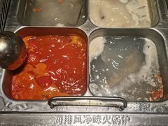 清汤双拼锅底-海底捞火锅(河东万达广场店)