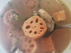 莲藕骨头汤-一品味庄·地标武昌鱼·藕汤湖北菜(黄鹤楼店)