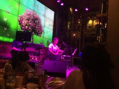-胡桃里音乐餐厅(陶溪川店)(川湘赣菜·世界百大酒庄直供红酒·音乐表演)