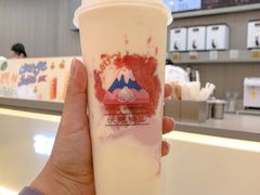 招牌草莓大福奶茶大杯-伏小桃(茂业天地店)