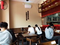 -顺溜·手工刀削面·黑金店(铜锣湾店)
