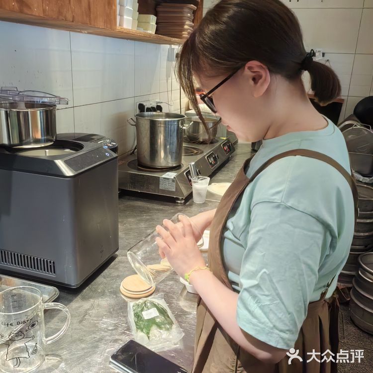 南京醉红酒吧街 吃啥 吃关东煮 早点南京甜点