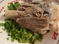 招牌猪骨煲-三人行骨头王火锅(长寿店)