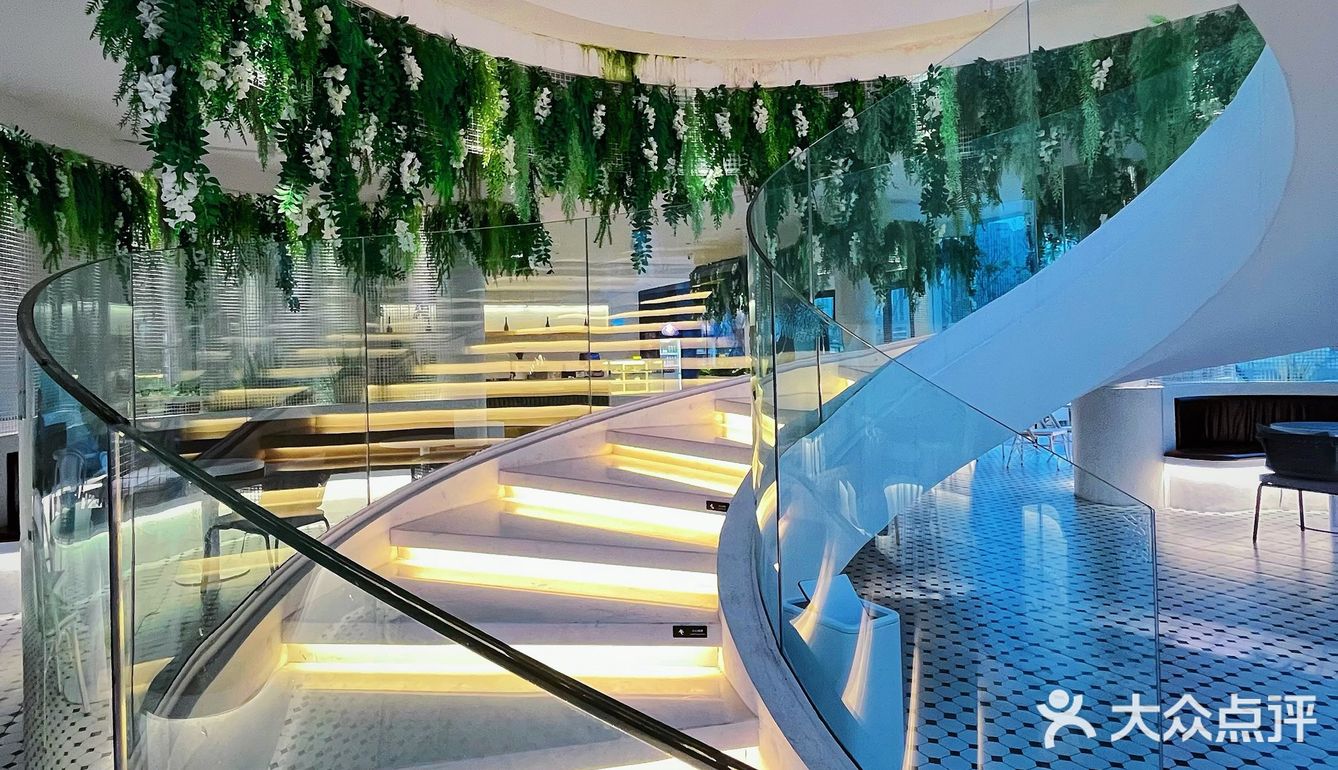 成都绝美露营西餐厅。眺望双子塔，拍照满分💯