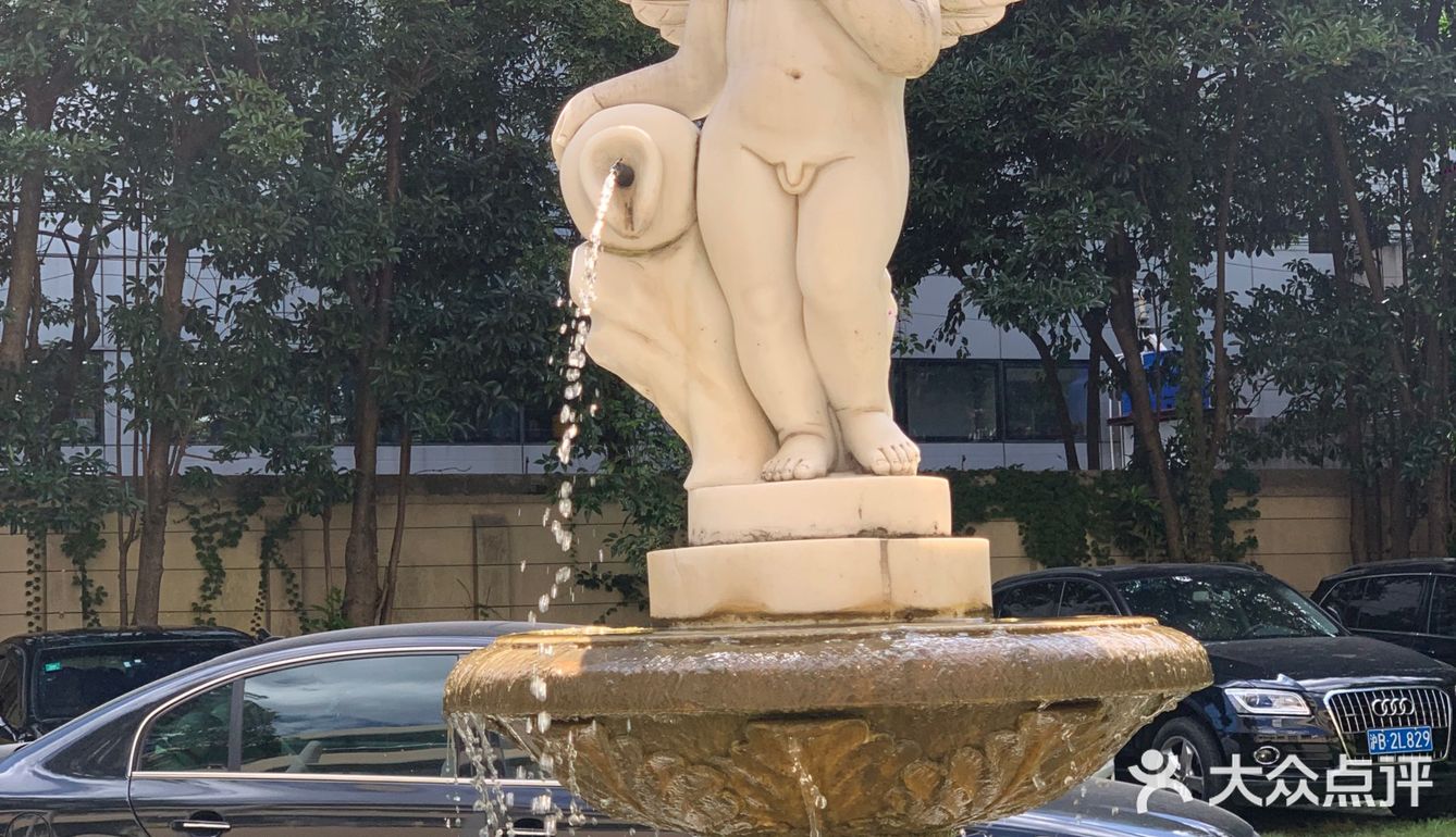 这里可以说是闹中取静