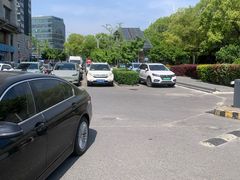 -百联南方购物中心·停车场