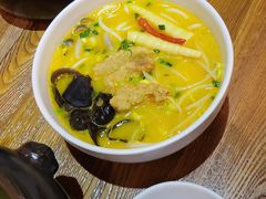 浓香番茄牛肉米线装-云海肴·汽锅鸡·云南代表菜(天津国金汇店)