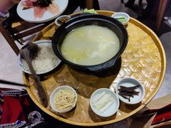 蒙自过桥米线-一坐一忘云南菜(嘉里中心店)