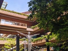 -瑞虹新天地月亮湾