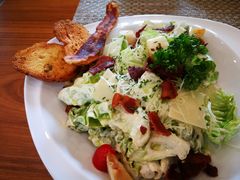 -Chom Cafe and Restaurant