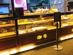 面包甜点陈列柜-鲍师傅糕点(江苏路店)