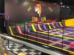 -嘿哟动霸CHUA·新潮玩运动娱乐中心·蹦床滑冰团建乐园
