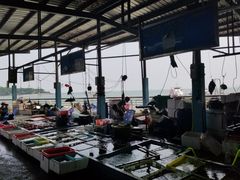 -霞涌市场海鲜摆卖区