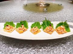 千层酥配芒果三文鱼-梧桐北京烤鸭·铜锅涮肉(海岸城店)