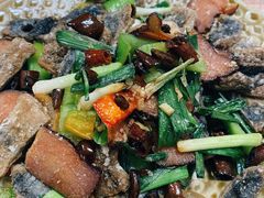 蕨粑炒腊肉-古城苗家土菜馆(河景餐厅店)