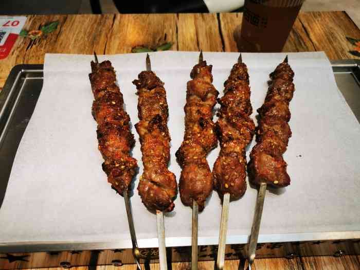老北京电烤串-"羊肉筋 羊肉串都吃了 味道偏甜 但是也有.