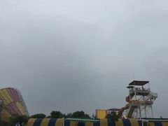 -黄河谷马拉湾海浪浴场