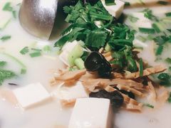 -姜君·千岛湖鱼头馆(浦东大道店)