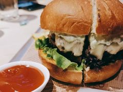 招牌牛肉汉堡-LENBACH兰巴赫西餐啤酒坊(大连东港店)