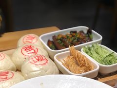 土馒头配大块肉-7017味道工厂(三墩店)