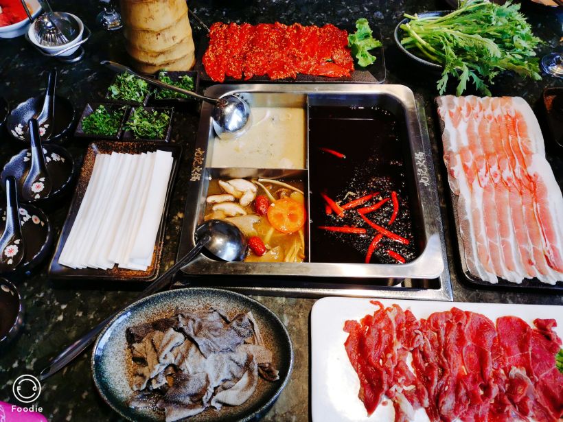 这次去九记新出了三分锅,一共六种锅底任选.