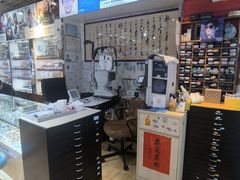 -三叶眼镜城批发市场(上海火车站店)