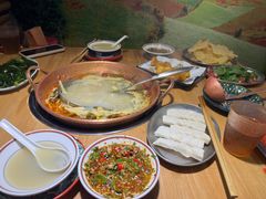 -洱火云南酸菜牛肉火锅(石景山当代商城店)