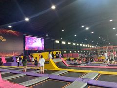 -嘿哟动霸CHUA·新潮玩运动娱乐中心·蹦床滑冰团建乐园