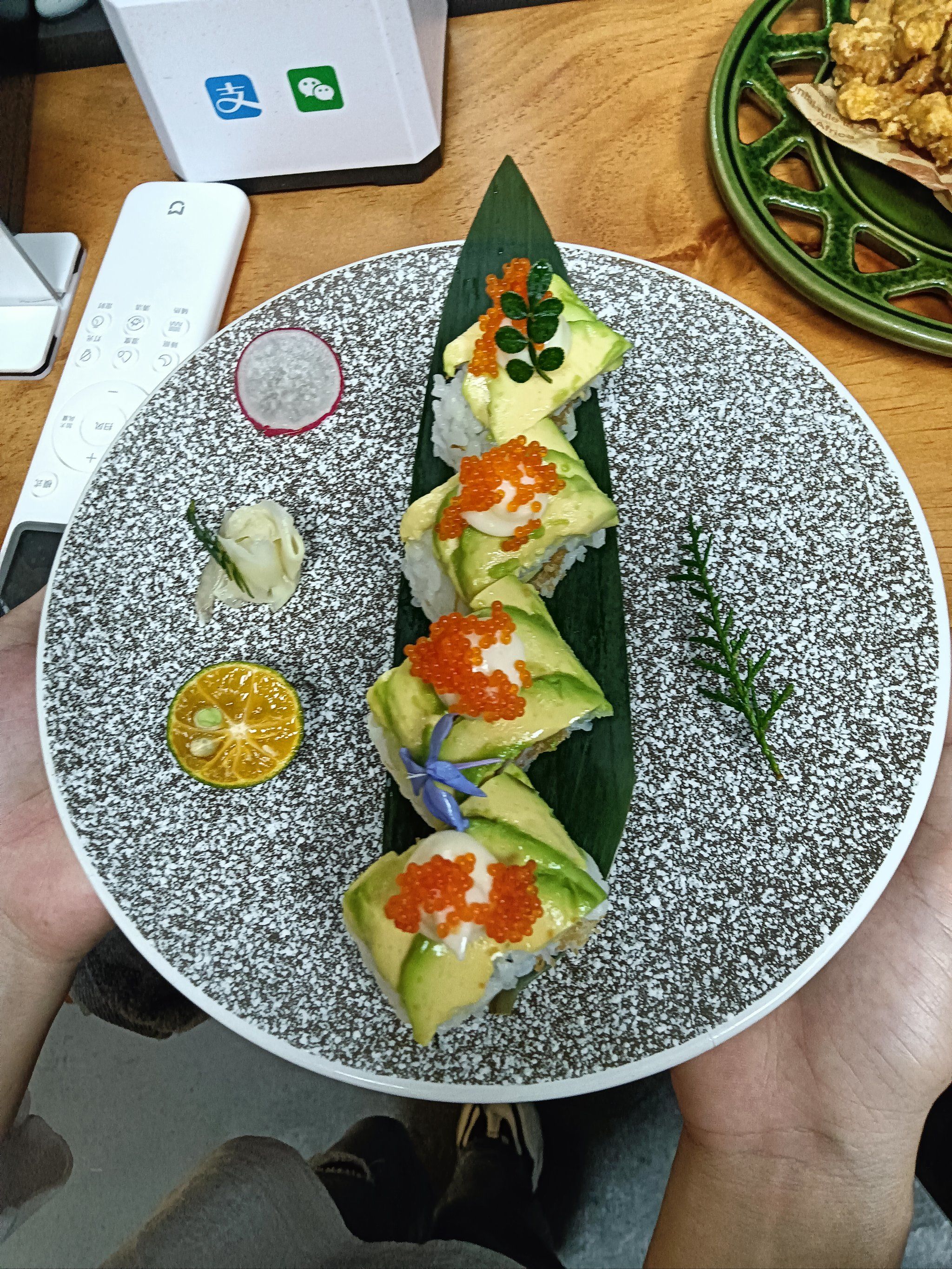 绿龙卷海鲜丼饭加州芒果卷
