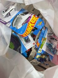 -逝水玩具折扣店