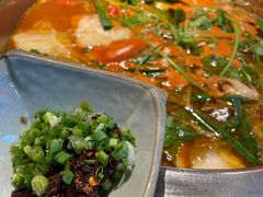 -野山舂·贵州现舂酸汤火锅(鸿通城店)