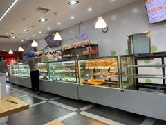 面包甜点陈列柜-白玉兰食品(中山公园龙之梦店)