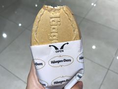 牛奶太妃脆皮三明治-哈根达斯(卓展店)