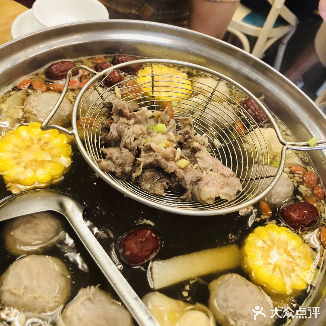 典型的苍蝇小馆，环境普通，菜品味道超棒