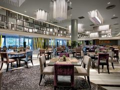 -上海滴水湖皇冠假日酒店